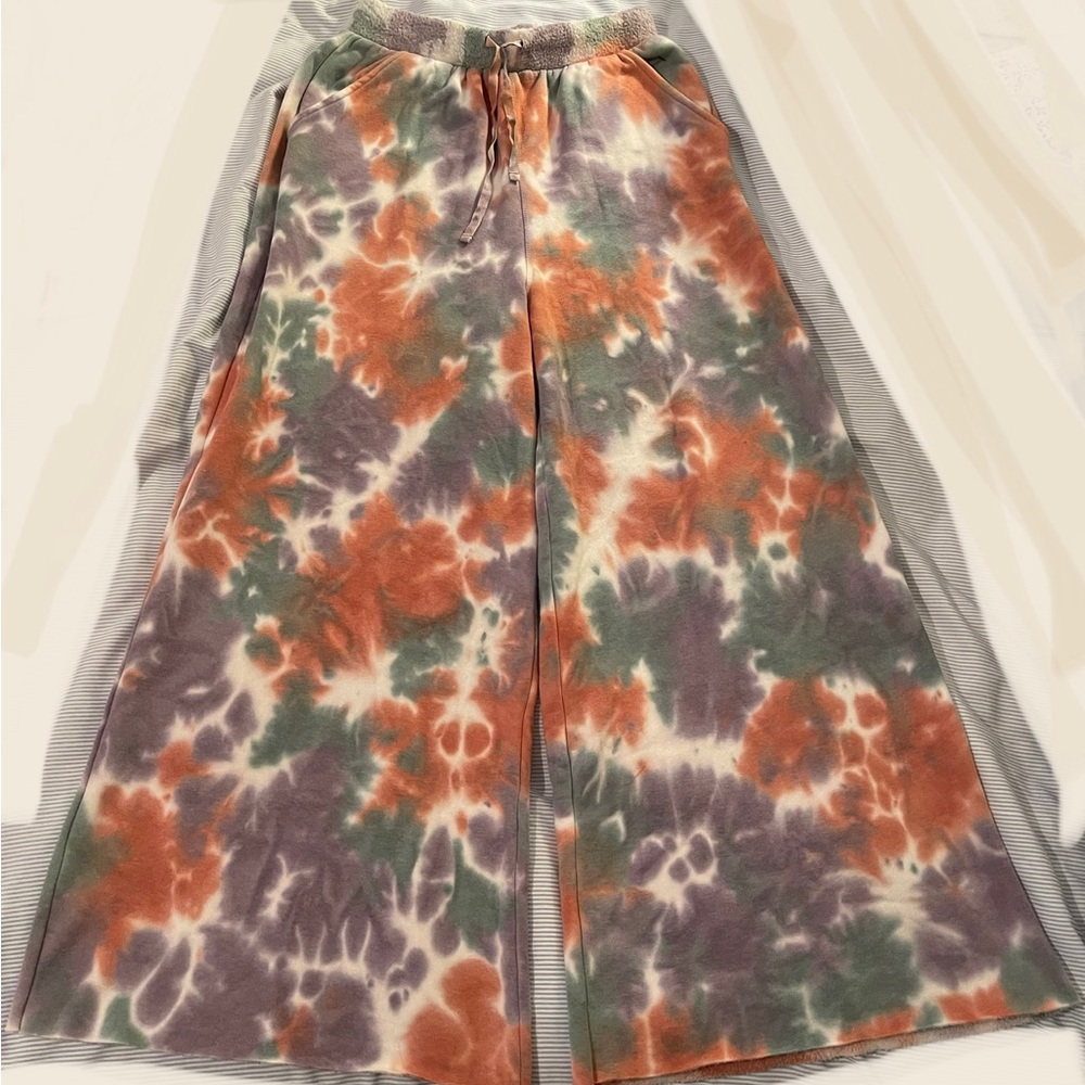 NEW Easel tie-dye wide leg, fleece lined lounge pants. Size small. Has POCKETS!